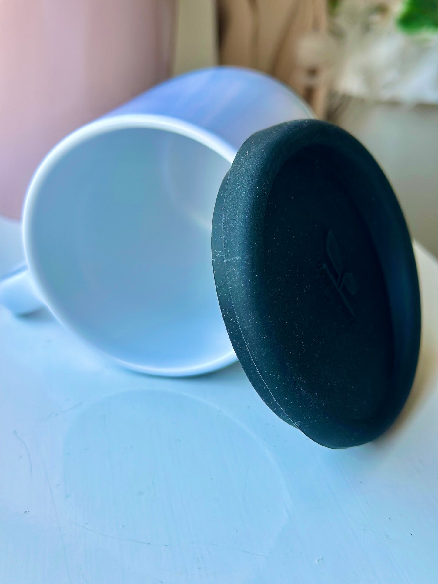 Luxurious Heart Handle Mug with Silicone Lid & Base